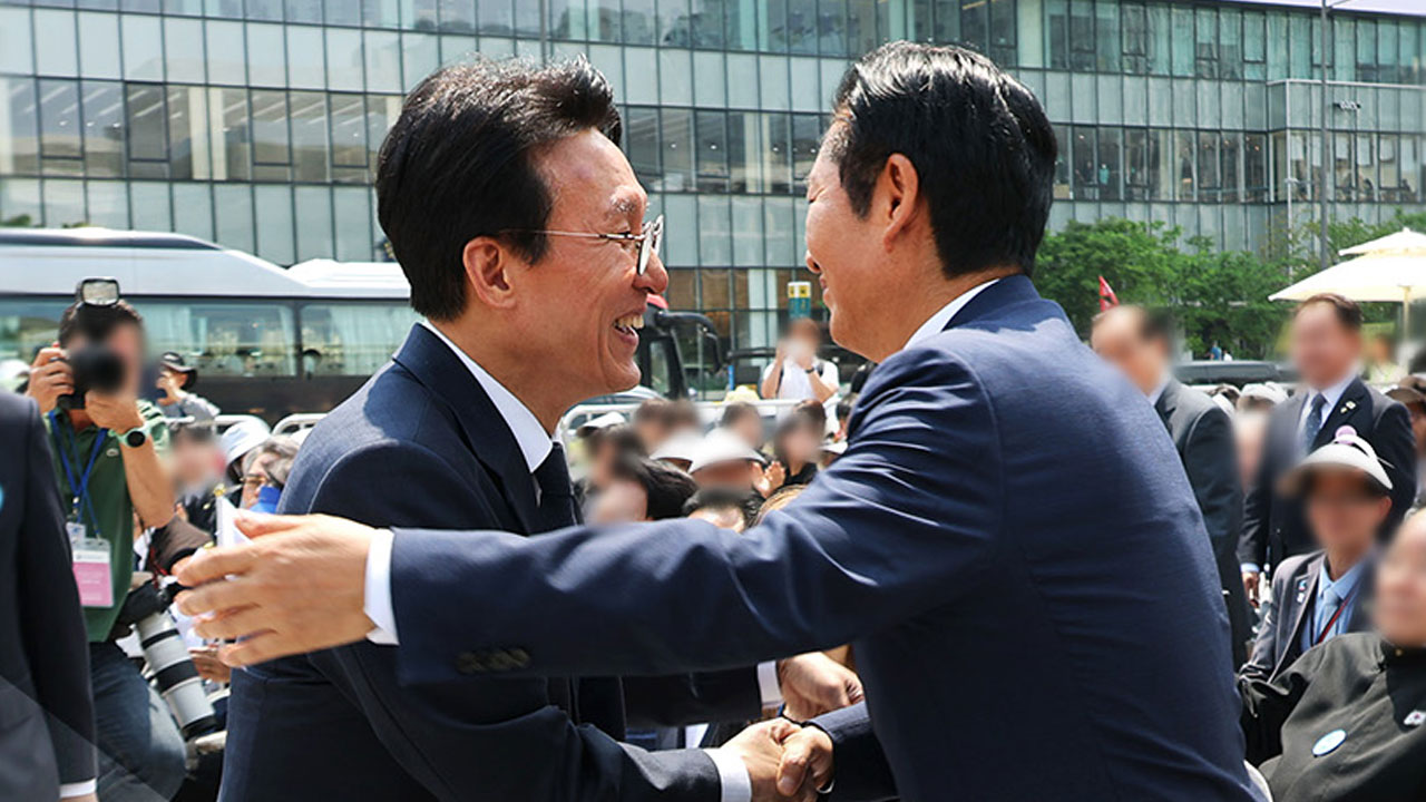 김민석·정청래는 포옹했지만...가열되는 '당권' 신경전