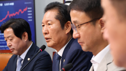 민주 비공개 의총서 정청래 조기 사퇴 요구 분출