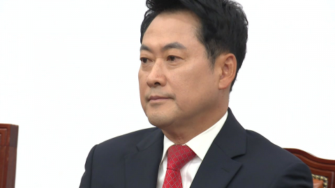 장동혁 면전에 "총사퇴"…거취 압박에도 '버티기'