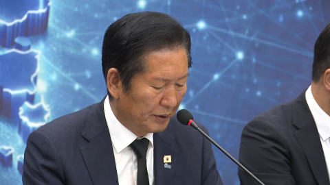 광주 찾은 정청래…"당권 짧다" 공개 설전도