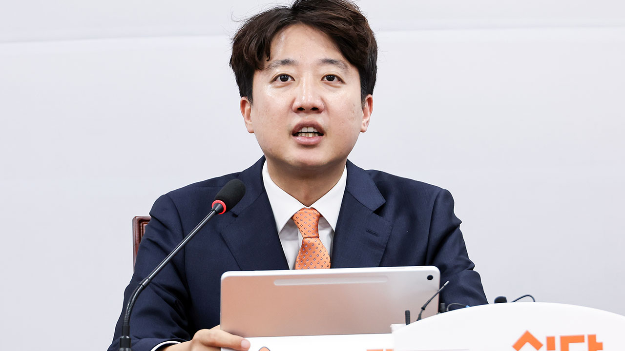 이준석 "윤석열 30년 선고...이 대통령도 법정서 끝내야"