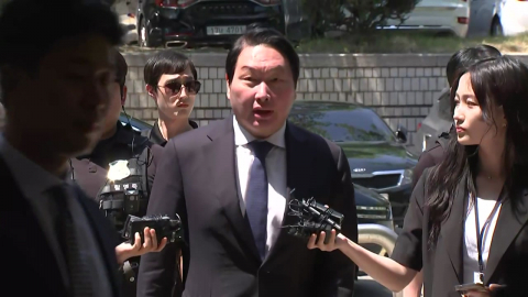 [현장영상+] '2년 만의 대면' 최태원, 심경 묻자 "빨리 끝날 수 있으면…"