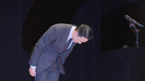 고개 숙인 오너 일가…"JTBC 등 회생 절차 불가피"