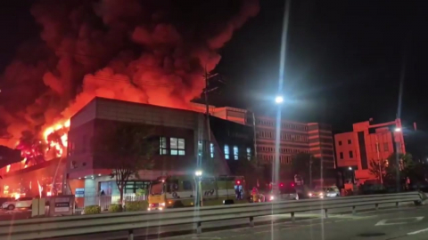 인천 원창동 기계제조 공장에서 큰불…진화 작업 중