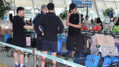 [단독] \'아시아선수권 출전\' 대표팀, 칼 등 개인 장비 급하게 빌려 인도로 출국