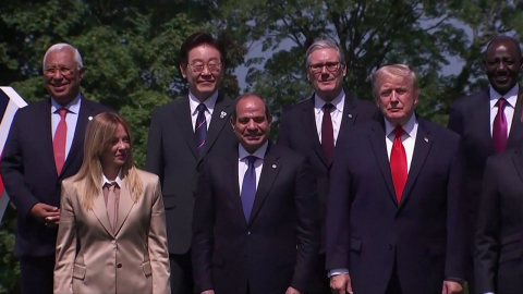 G7서 트럼프와 '깜짝 환담'…"북한 문제 평화적 해결 주도 요청"