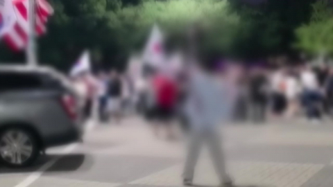'봉쇄 시위' 현장서 흉기 난동…자해 뒤 병원 이송