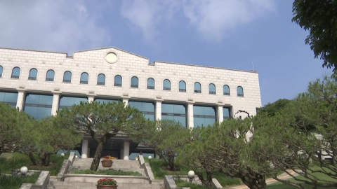'투표소 근무자' 연일 소환…선관위 '외유 출장' 겨눈다