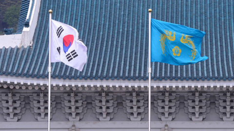  청와대, 지지율 하락에 "엄중하게 받아들여...세심히 살필 것"