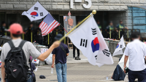 [속보] 경찰 "잠실 시위, 사회적 해결책 마련돼야…불법은 대응"