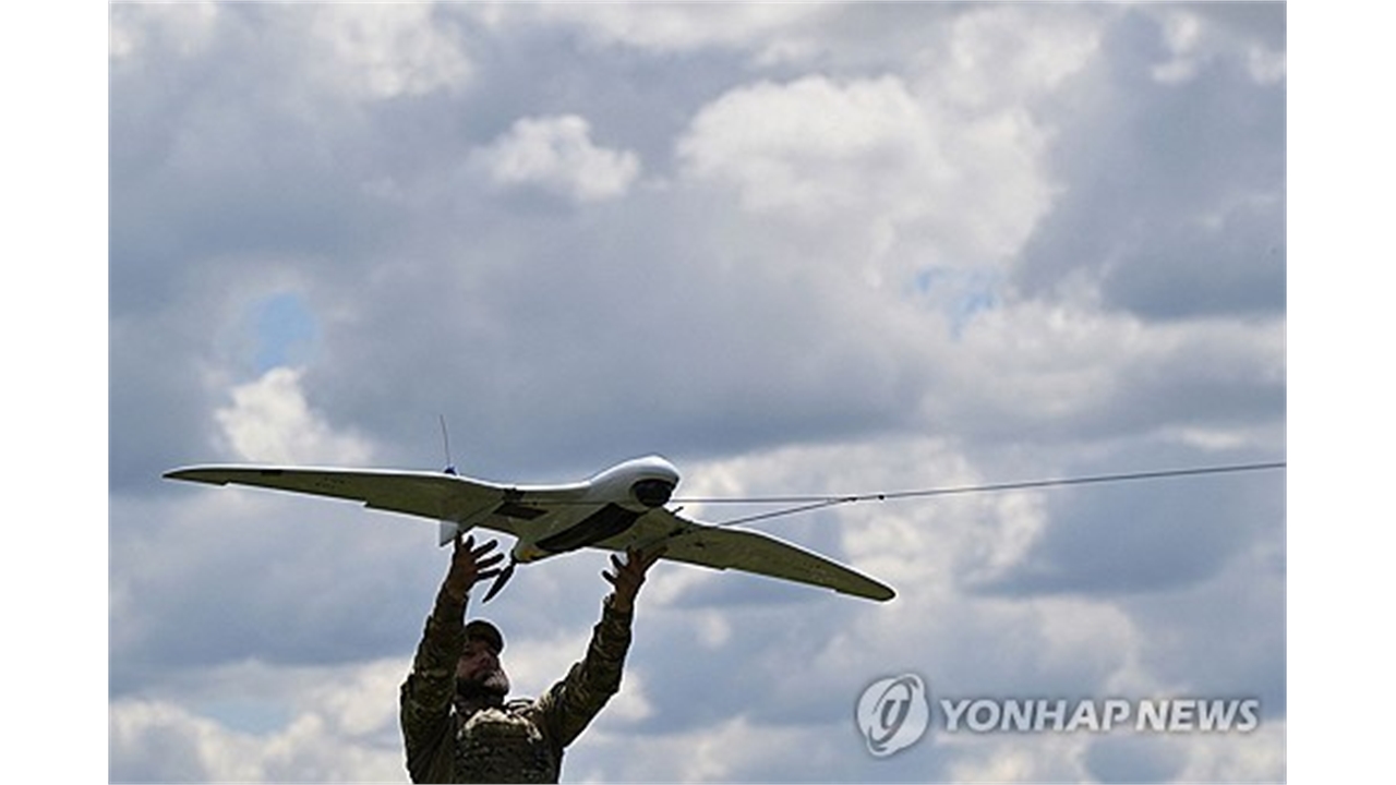 또 뚫린 모스크바...우크라 드론 공습에 공항 4곳 마비