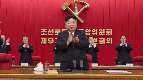 김정은 "핵보유국 지위 철저 행사"…남측 핵잠도 비난
