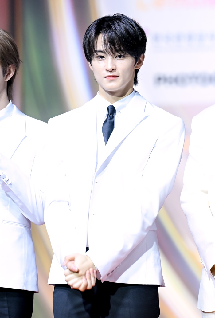 엔시티 출신 마크, 의상 논란…"실망감 느꼈을 모든 분들께 사과"