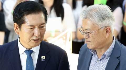 "이 대통령과 한몸" 외치며 사퇴한 정청래…첫 만남은 문재인