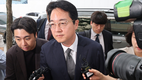 '내란 가담 의혹' 심우정 첫 종합특검 출석…취재진 질문에 '묵묵부답'