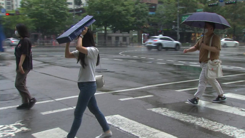 [날씨] 불볕더위 기승, 서울 32℃·구미 33℃…서쪽 곳곳 소나기