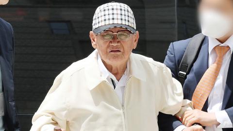 \'당원 가입\' 정점 이만희 먼저 기소…"공소시효 고려"