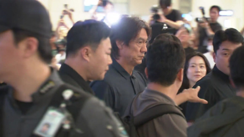 '32강 불발' 대표팀 야유 속 귀국..."홍명보 나가"