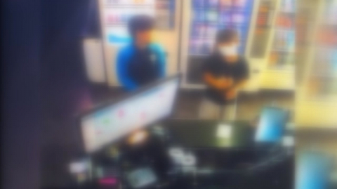 돈 훔치고 CCTV에 인사…촉법소년 가능성