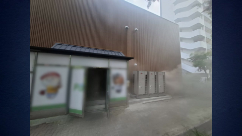 서울 신내동 아파트 골프연습장 창고 불...8명 대피