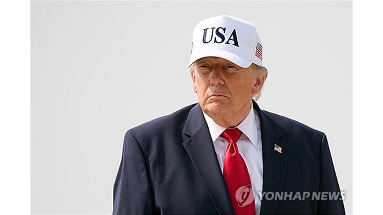 성경·가상화폐 팔아 '3.4조' 챙긴 트럼프..."대통령직 수익화" 비판 일파만파
