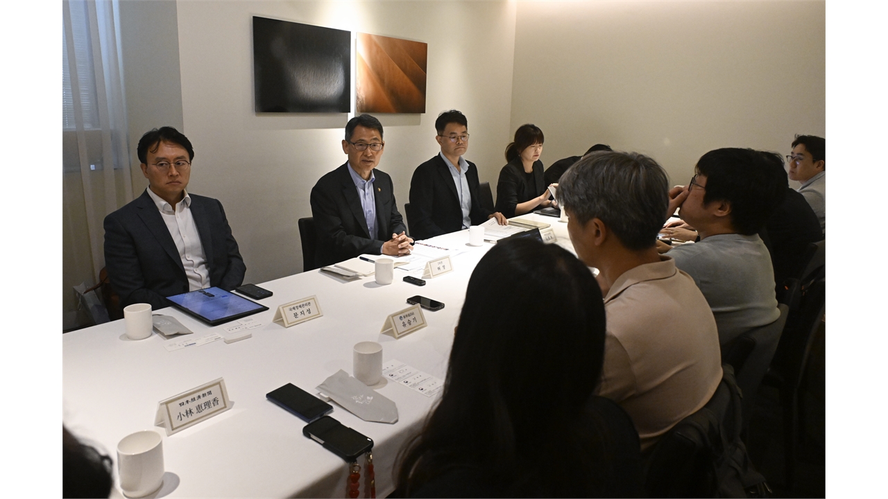 재경 차관 "외인 주식 재조정으로 고환율...쏠림 즉시 조치"