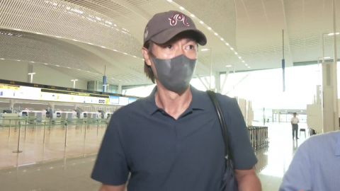 홍명보 감독 미국 출국..."할 말은 많지만..."