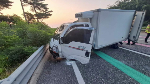 영동고속도로 강릉분기점 갓길 2차 추돌사고 2명 사망