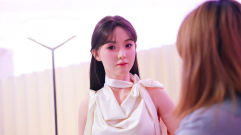 고독 경제 겨냥 '연인 로봇'…"AI 밀랍인형" 비판도