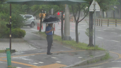 [날씨] 정체전선 남쪽에, 내륙 곳곳 비…비 그친 곳 폭염
