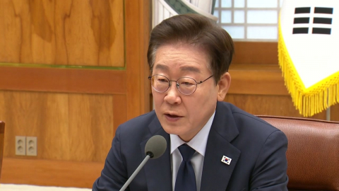 이 대통령 "역사적 과제에 협조는 못 해도 방해는 안 해야"