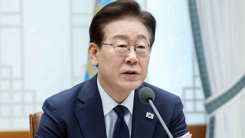 이 대통령 "역사적 과제에 협조는 못 해도 방해는 안 해야"