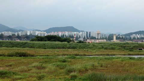 청와대 "호남 반도체 클러스터, 광주군공항 부지에 조성"