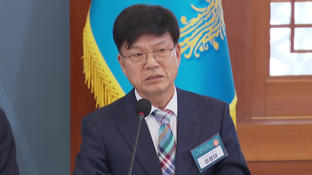 청와대, '5·18 성역화 발언' 이병태 사퇴 권고..."사안 엄중"