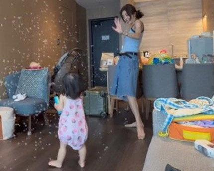 손담비, '숙소 비눗방울 놀이' 논란에 재차 사과..."제 부주의"