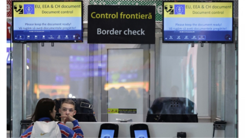 출입국 대란에 놀란 EU...새 '사전 여행 허가제' 내년으로 연기