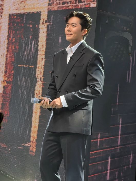 "4년 만에 다시 선 무대"…이루, 떨리는 복귀 속 '가족'을 먼저 떠올렸다