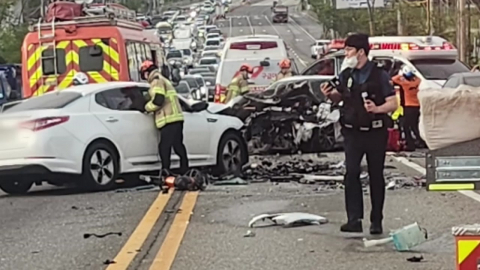 인천 고가도로 충돌사고로 3명 숨져…분당 아파트에 불