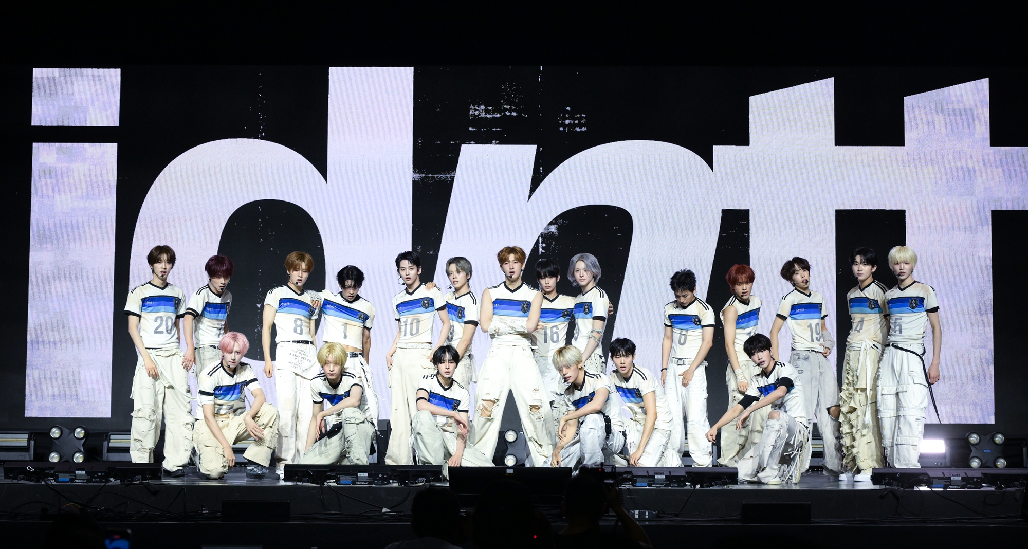 아이덴티티, 새 유닛 '잇츠낫오버' 출격…20인 시너지 자신 "MAMA 신인상 목표"