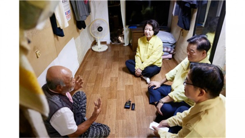 추미애 경기지사, 광명 뚝방촌 방문 "폭염 지원책 마련"