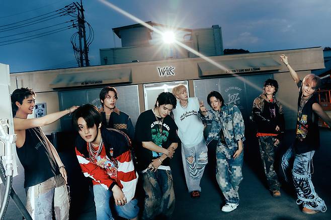 NCT 127, SM과 전원 재계약…"굳건한 팀워크·깊은 신뢰"