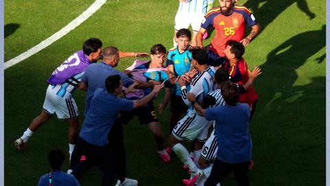 '목 조르고 주먹질' 결승전 뒤 난동에 FIFA 징계 착수