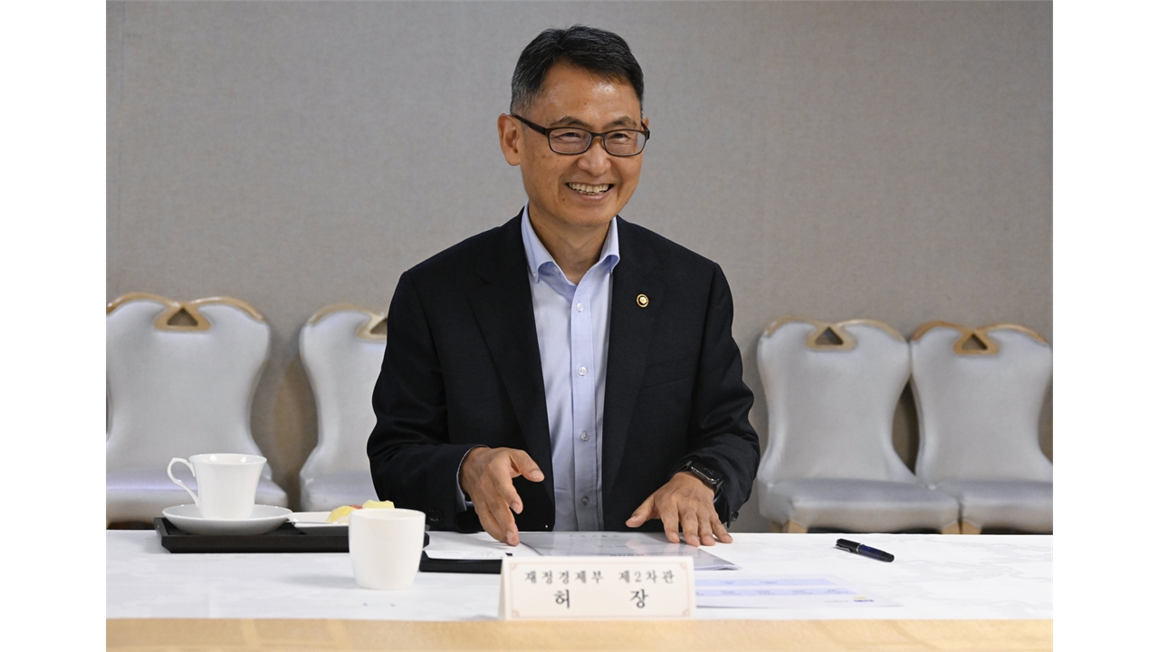 재경차관 "외환 수급 쏠림 완화"...수출기업 환전 당부