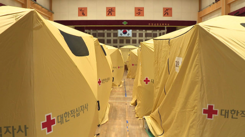 "휴가 꿈도 못 꿔"…불 꺼졌지만 대피소 생활 계속
