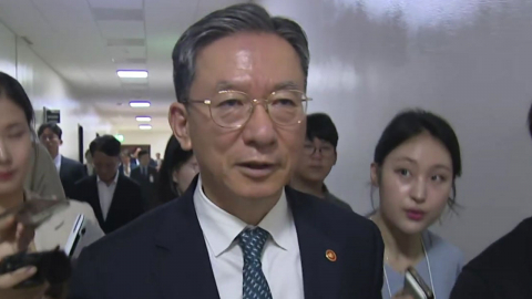 \'사의표명\' 정성호 "대통령, 순방 중…관련 내용 언급 적절치 않아" [현장영상+] 
