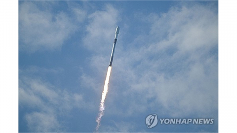 스페이스X, 미 우주군 탐지위성 18차례 쏜다...2.3조 원 규모 계약