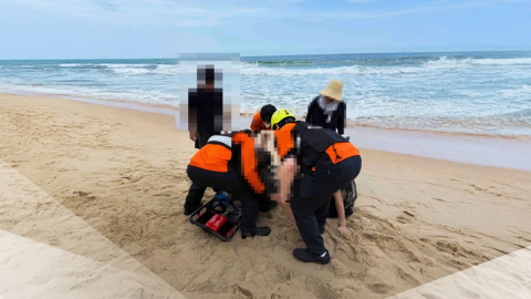 "해수욕장 아니에요?"…안전요원 없는 비지정 해변서 하루 3명 숨져