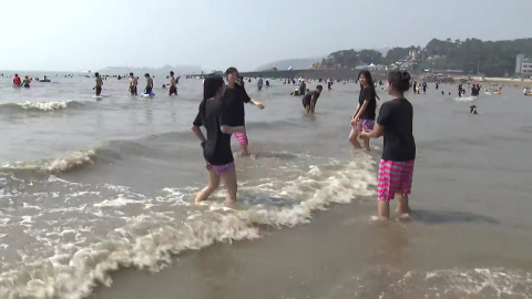 '수도권 피서지' 을왕리해수욕장 주말 2만 명 방문