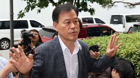 \'관저 의혹\' 윤한홍 의원 첫 조사…직권남용 혐의 \'부인\'