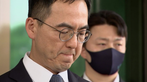 총장 사의·장관 "의지 없다"…리더십 공백 '이중고'